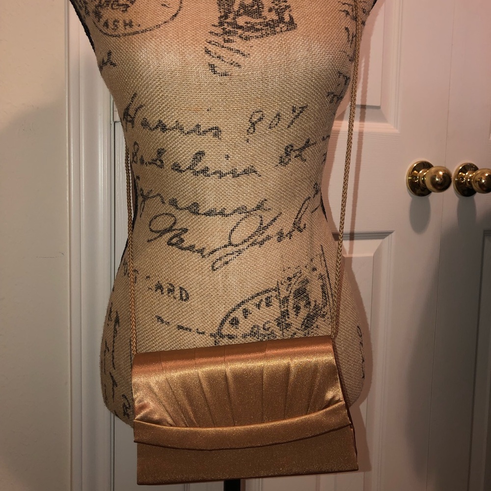🎉 STUNNING VINTAGE GOLD & SATIN BILL BLASS HANDBAG 🎉